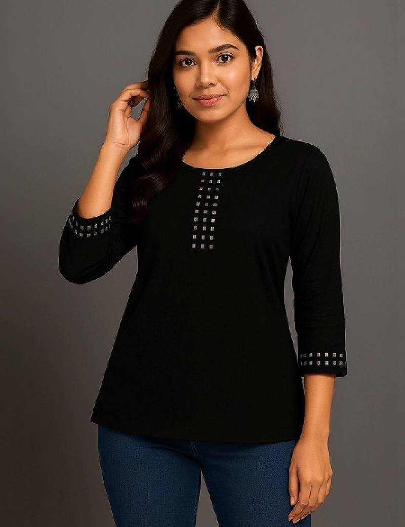 Women embellished kurta