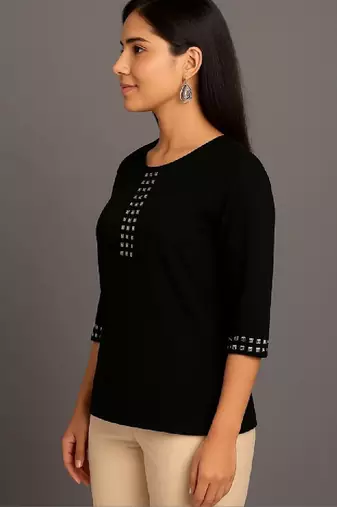 Women embellished kurta