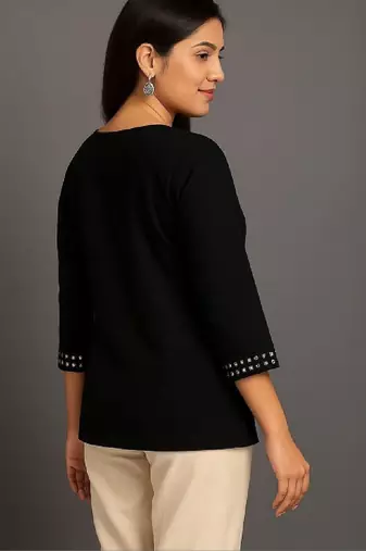 Women embellished kurta