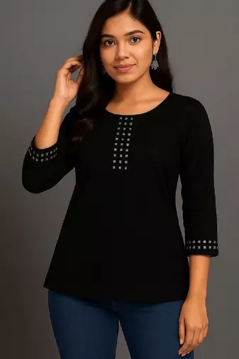 Women embellished kurta