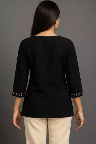 Women embellished kurta