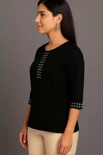 Women embellished kurta