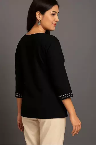 Women embellished kurta