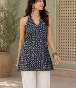 Women geometric printed halter neck kurta