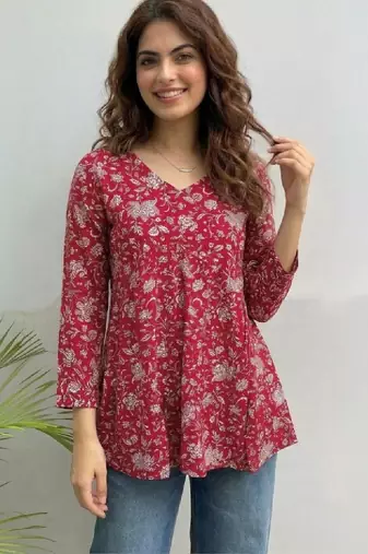 Women floral printed floral kurta