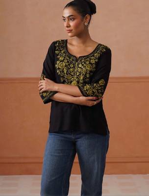 Women ethnic motifs embroidered flared sleeves thread work kurta 4