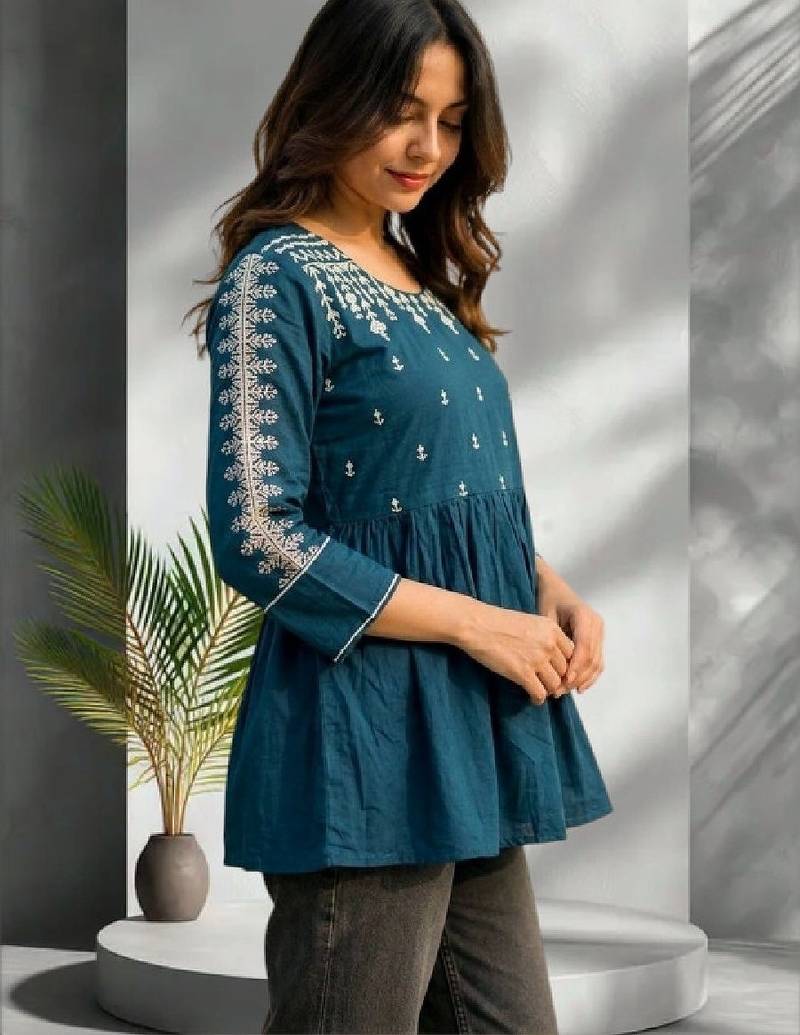 Women ethnic motifs embroidered thread work kurta