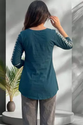 Women ethnic motifs embroidered thread work kurta