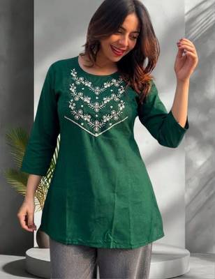 Women embroidered thread work kurta 1