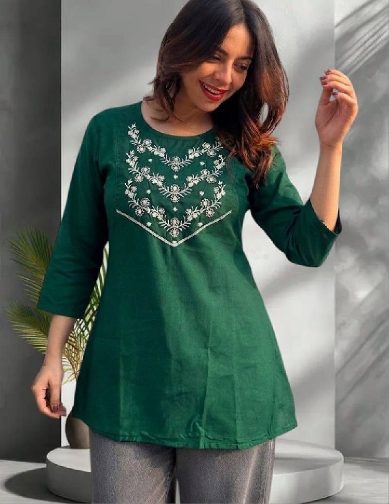 Women embroidered thread work kurta