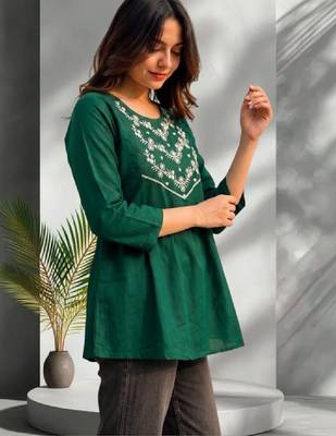 Women embroidered thread work kurta 2