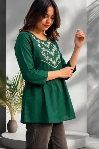 Women embroidered thread work kurta