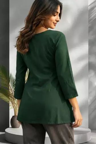 Women embroidered thread work kurta
