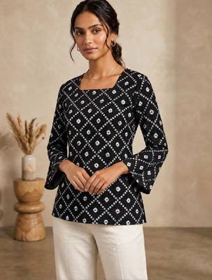 Women ethnic motifs printed bell sleeves kurta 3