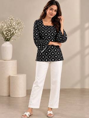 Women bandhani printed flared sleeves kurta 3