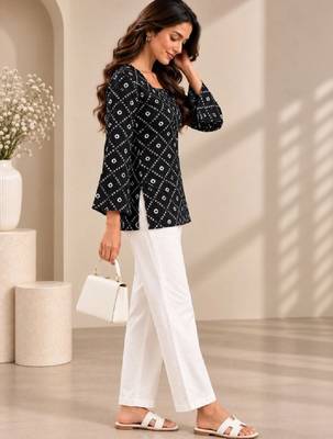 Women bandhani printed flared sleeves kurta 4