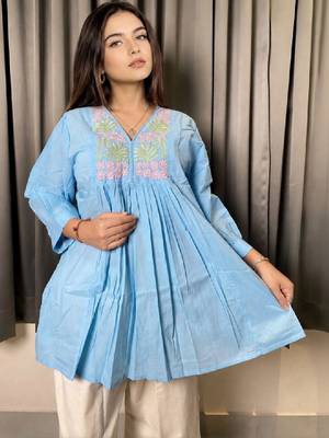 Women floral embroidered floral anarkali kurta 1