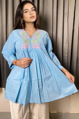Women floral embroidered floral anarkali kurta