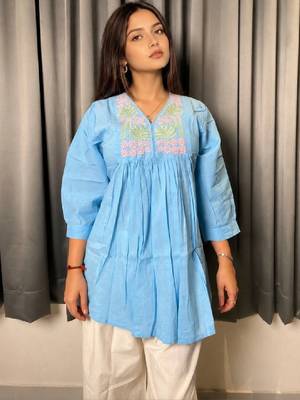 Women floral embroidered floral anarkali kurta 3