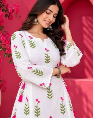 Women floral printed floral kurta 3