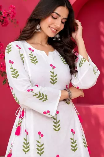 Women floral printed floral kurta