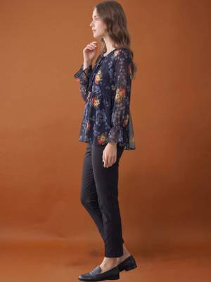 Women floral printed flared sleeves floral georgette kurta 3