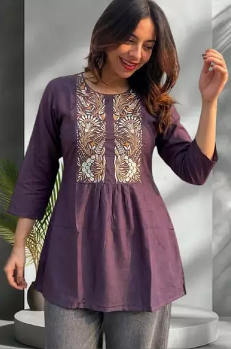 Women ethnic motifs embroidered kurta