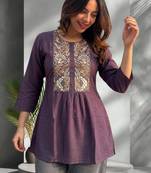 Women ethnic motifs embroidered kurta