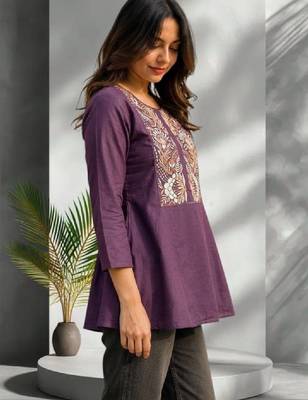 Women ethnic motifs embroidered kurta 2