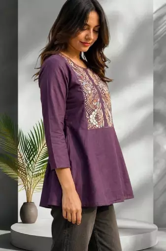 Women ethnic motifs embroidered kurta