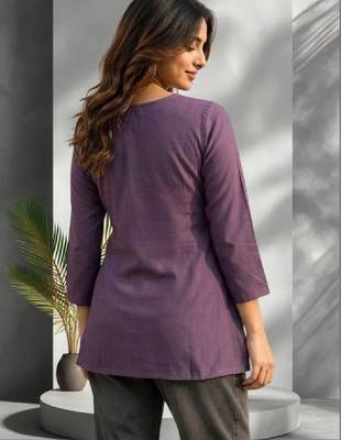 Women ethnic motifs embroidered kurta 3