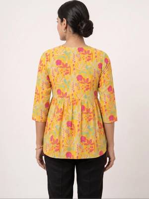 Women floral printed floral kurta 3