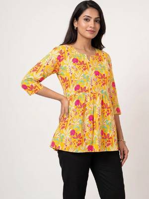Women floral printed floral kurta 4