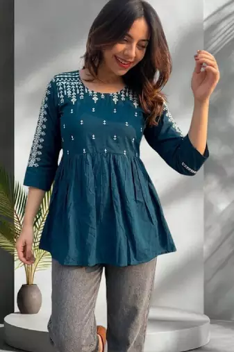 Women ethnic motifs embroidered thread work kurta