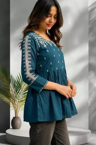 Women ethnic motifs embroidered thread work kurta