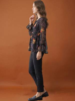Women floral printed flared sleeves floral georgette kurta 3