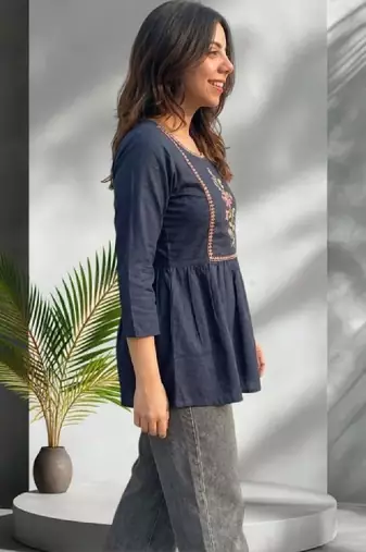 Women floral embroidered thread work floral kurta