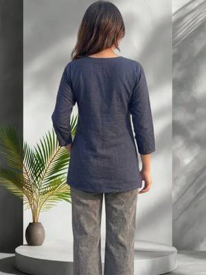 Women floral embroidered thread work floral kurta 4