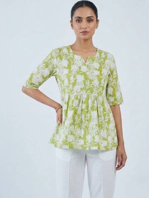 Women floral printed floral kurta 1