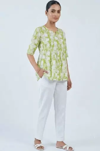 Women floral printed floral kurta