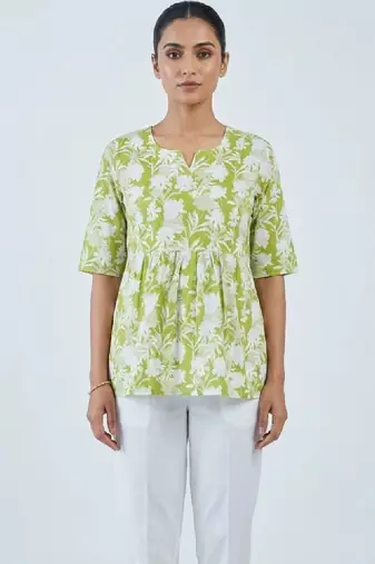 Women floral printed floral kurta