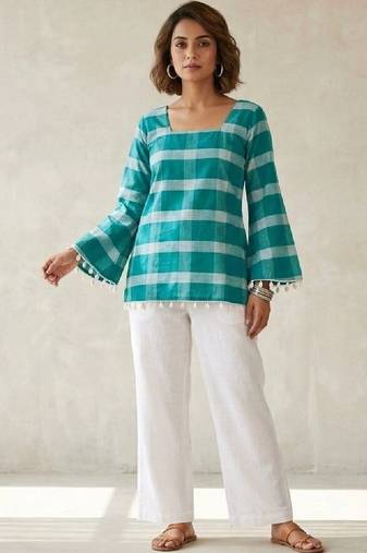 Women checked bell sleeves kurta