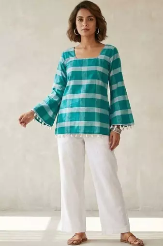 Women checked bell sleeves kurta