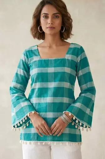 Women checked bell sleeves kurta