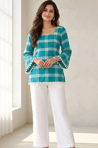 Women checked flared sleeves kurta