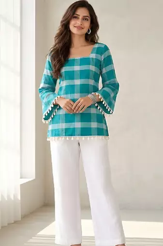Women checked flared sleeves kurta