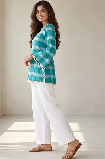Women checked flared sleeves kurta