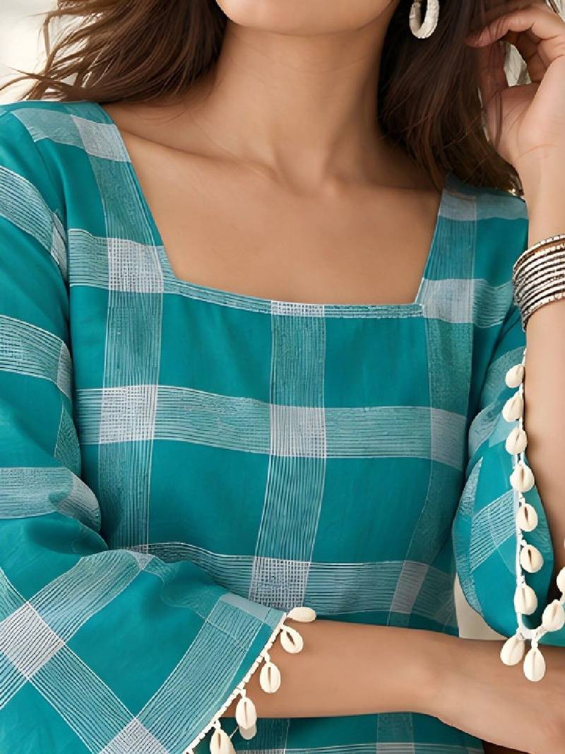 Women checked flared sleeves kurta