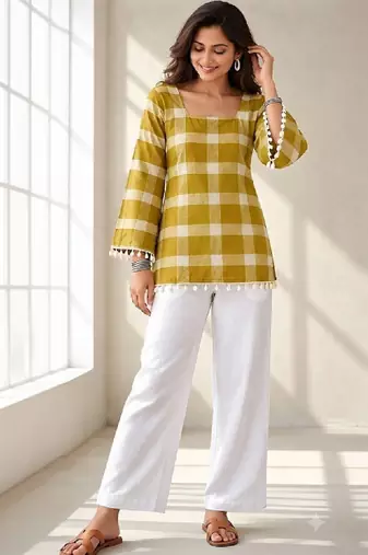Women checked flared sleeves kurta