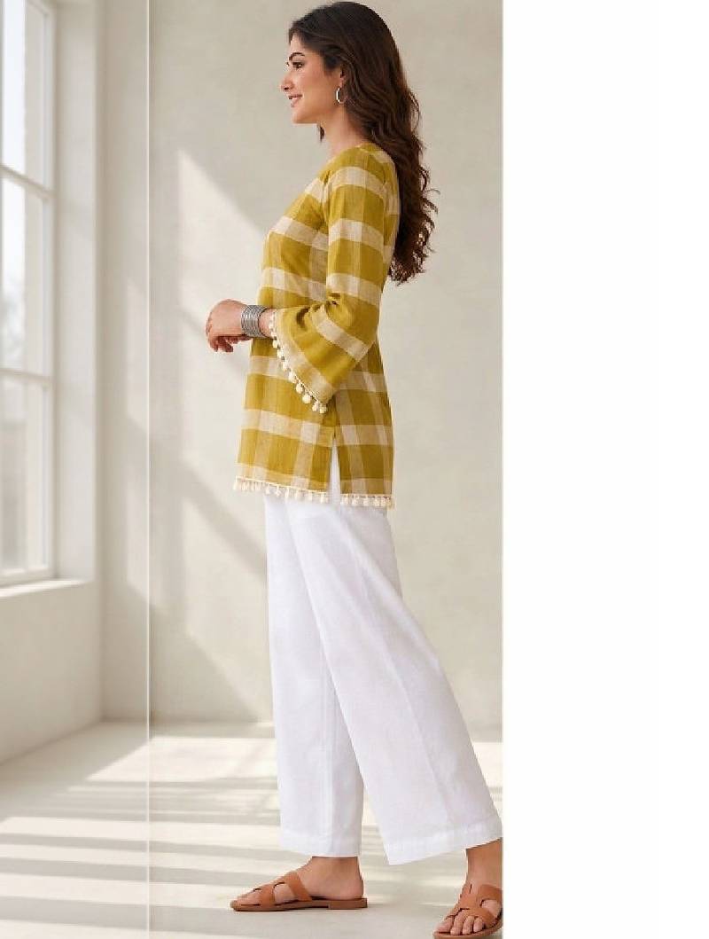 Women checked flared sleeves kurta